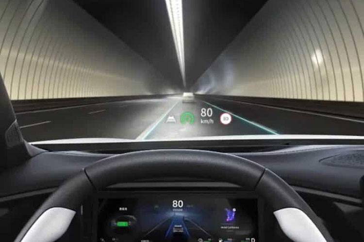 Với sự hỗ trợ của phần cứng mạnh mẽ, chiếc xe Geely Galaxy L7 Phantom Edition có thể hiện thực hóa các chức năng hỗ trợ điều hướng và lái xe thông minh cao cấp của NOA, bao gồm bản đồ có độ chính xác cao đến từng centimet, đường dốc lên và xuống tự động, hệ thống hỗ trợ lái xe trên đường cao tốc HWA, hệ thống tránh thông minh cho xe lớn, trường hợp khẩn cấp hỗ trợ lái và tránh va chạm...