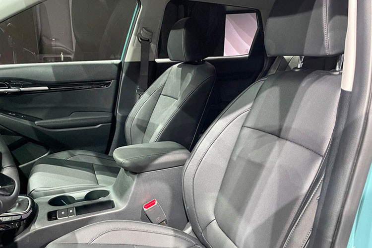 Nâng cấp đáng giá tiếp theo của mẫu xe này là trang bị an toàn. Theo đó, Kia Seltos 2024 ở thị trường Ấn Độ còn có 17 tính năng an toàn chủ động ADAS như cảnh báo tiền va chạm, cảnh báo điểm mù và hỗ trợ giữ làn đường.