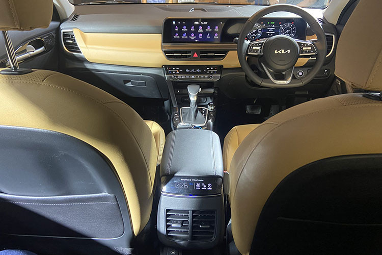 ...phanh tay điện tử, hệ thống âm thanh Bose 8 loa và đèn trang trí nội thất có thể thay đổi màu theo tâm trạng. Ở bản X Line, xe được trang bị nội thất với tông màu xanh lá chủ đạo. Trong khi đó, bản GT Line sở hữu nội thất màu đen phối trắng mới.