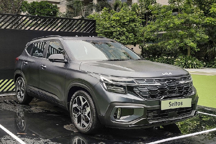 Đáng tiếc là chưa có thông tin về ngày ra mắt Việt Nam của Kia Seltos mới. Nếu xe ở Việt Nam cũng có những thay đổi như trên thì hoàn toàn có thể đe dọa được đối thủ như Hyundai Creta và Toyota Corolla Cross.