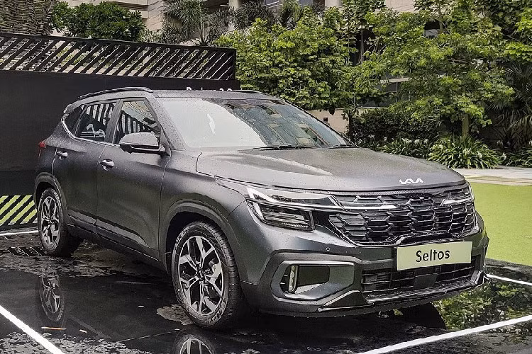 Đáng tiếc là chưa có thông tin về ngày ra mắt Việt Nam của Kia Seltos mới. Nếu xe ở Việt Nam cũng có những thay đổi như trên thì hoàn toàn có thể đe dọa được đối thủ như Hyundai Creta và Toyota Corolla Cross.