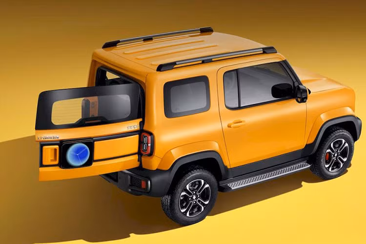 Trang bị an toàn của Baojun Yep khá đầy đủ với một mẫu xe điện đô thị giá rẻ, bao gồm hệ thống chống bó cứng phanh ABS, cân bằng điện tử, hỗ trợ khởi hành ngang dốc, cảm biến lùi, cảnh báo áp suất lốp, phanh khẩn cấp tự động, cảnh báo tiền va chạm, cảnh báo lệch làn đường, cảnh báo phương tiện đến gần khi mở cửa, cảnh báo điểm mù, camera 360 độ và tính năng hỗ trợ đỗ xe thông minh.