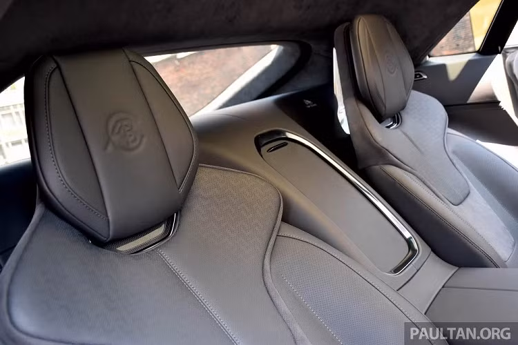 Trong sự kiện ký kết hợp tác với Tập đoàn Kolon Mobility (KMG) tại Hàn Quốc vào hồi cuối tháng 5 năm nay, Lotus đã hé lộ kế hoạch mở rộng thị trường ở khu vực châu Á - Thái Bình Dương. Được biết, ngoài Hàn Quốc, thương hiệu xe hơi này đang tìm cách giành được chỗ đứng ở nhiều thị trường châu Á - Thái Bình Dương hơn, đặc biệt là Việt Nam và Indonesia. Hiện chưa rõ Lotus sẽ phân phối mẫu xe nào khi vào Việt Nam.