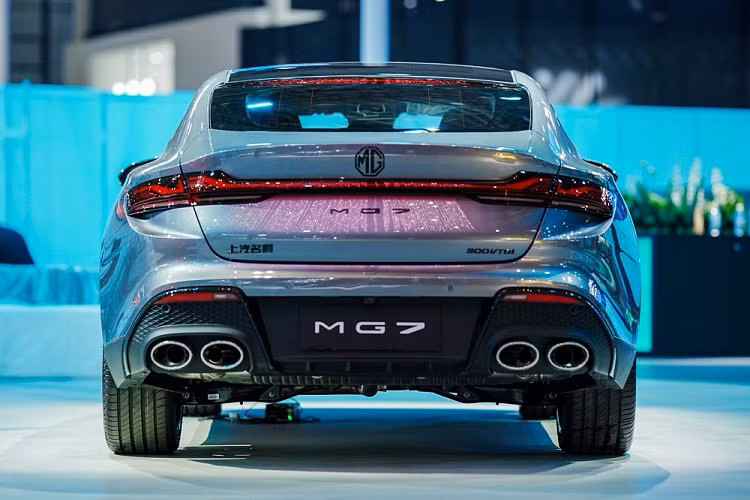Theo tin đồn, sau khi kết thúc thỏa thuận hợp tác với Tan Chong Motor từ cuối tháng 6 năm nay, tập đoàn xe Trung Quốc SAIC sẽ trực tiếp phân phối xe MG tại Việt Nam. Điều này có thể giúp danh mục sản phẩm của thương hiệu MG ở Việt Nam có thêm những cái tên mới như MG7.