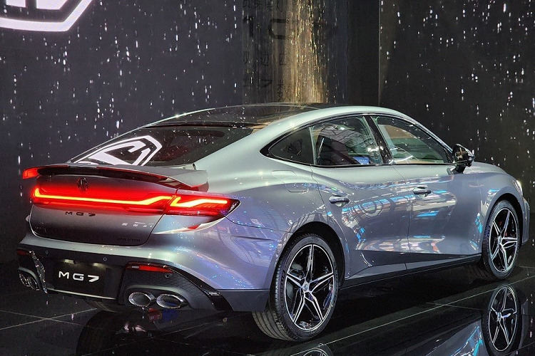 Tại thị trường Trung Quốc, mẫu xe sedan MG7 2023 được định vị trong phân khúc hạng C. Tuy nhiên, khi về Việt Nam, mẫu xe này có thể sẽ tham gia vào phân khúc sedan hạng D, cạnh tranh với Toyota Camry, Honda Accord, Kia K5 và Mazda6. Nguyên nhân là bởi trong phân khúc sedan cỡ C tại Việt Nam, thương hiệu MG đã có một đại diện là MG5.