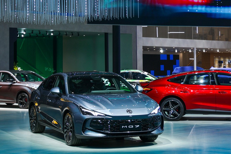 Trong triển lãm Ô tô Thượng Hải 2023 diễn ra tại Trung Quốc, MG7 2023 mới đã trở thành tâm điểm thu hút sự chú ý của gian hàng MG. Chẳng bao lâu sau đó, đã có thông tin về việc MG7 cũng sẽ được bán tại Việt Nam. Theo thông tin từ một số nhân viên tư vấn bán hàng tại đại lý, MG7 sẽ ra mắt Việt Nam vào cuối năm nay.