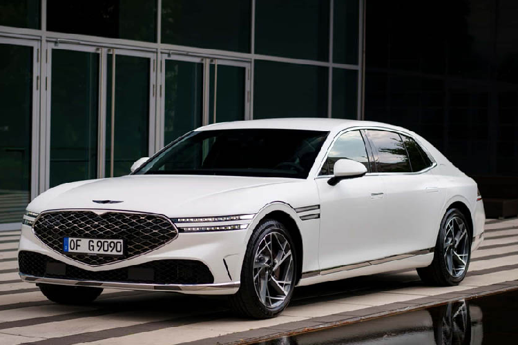 Như vậy là thế hệ thứ hai của mẫu sedan đầu bảng Hàn Quốc - Genesis G90 2024 mới đã chính thức cập bến thị trường châu Âu tại sự kiện Festival tốc độ Goodwood 2023. Xe sẽ được bán ra trước tiên tại Đức và Thụy Sĩ.