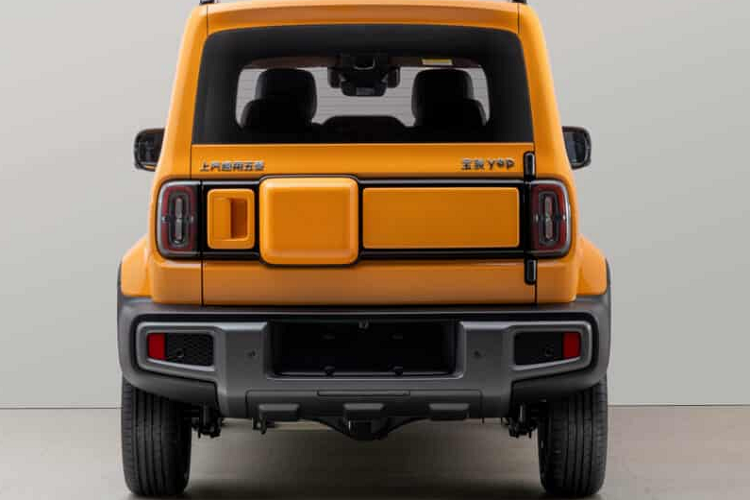 Ngoài ra, Baojun Yep còn được trang bị cụm pin lithium-sắt-photphat (LFP). Hiện chưa rõ pin có dung lượng khả dụng bao nhiêu, chỉ biết là xe có quãng đường di chuyển sau khi sạc đầy pin là 303 km theo chu trình thử nghiệm CLTC của Trung Quốc.