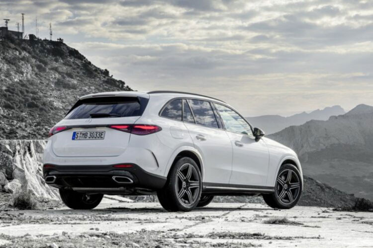 Như vậy, giá xe Mercedes-Benz GLC 2023 tại Việt Nam có mức bán ra cao hơn đáng kể so với phiên bản hiện hành. GLC 2022 hiện có mặt tại đại lý với mức giá từ 1,909 đến 2,639 tỷ đồng.