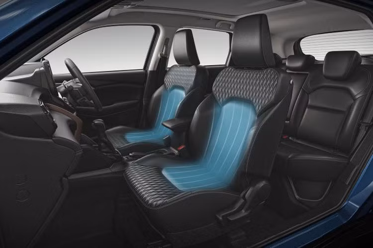 Tuy nhiên, trang bị an toàn của mẫu SUV cỡ B lại khá thua thiệt với các đối thủ vì chỉ có hệ thống cân bằng điện tử, hỗ trợ khởi hành ngang dốc, cảnh báo áp suất lốp, hỗ trợ xuống dốc, phanh đĩa trên 4 bánh và 6 túi khí.