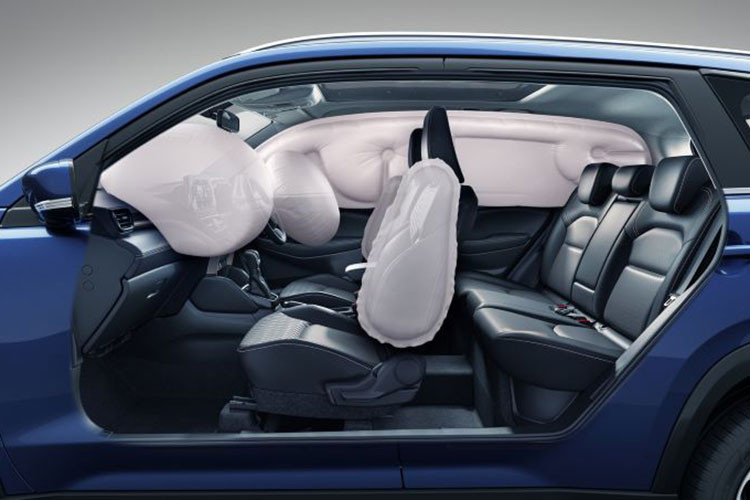 Nằm bên dưới nắp ca-pô của Suzuki Grand Vitara 2023 ở thị trường Ấn Độ là 2 tùy chọn động cơ. Thứ nhất là hệ truyền động mild hybrid có tên Smart Hybrid, bao gồm máy xăng 4 xi-lanh, dung tích 1.5L và mô-tơ điện, tương tự loại dùng cho Suzuki Ertiga Hybrid 2023 tại Việt Nam.