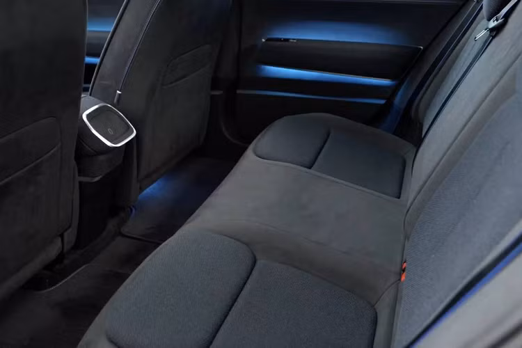 Chiếc ID.2all sẽ chỉ là 1 trong số hơn 10 mẫu xe điện mà Volkswagen dự kiến tung ra thị trường từ nay đến 2026. Ngoài những chiếc đã được hé lộ thông tin như ID.7 sedan hay ID.Buzz thì hãng xe Đức cũng có kế hoạch làm thêm một phiên bản xe ID.1 thậm chí còn rẻ hơn ID.2all nữa.