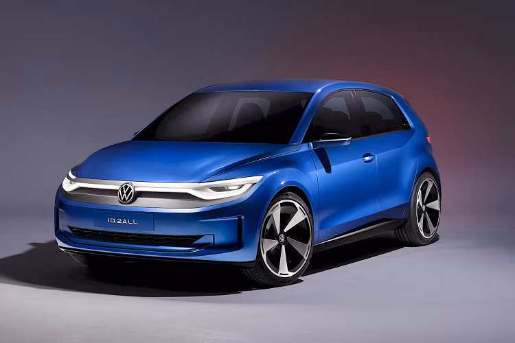 Chiếc xe điện Volkswagen ID.2all dự kiến có giá bán chỉ 25.000 euro (tương đương 27.000 USD hoặc 630 triệu đồng theo thời giá quy đổi hiện nay) - tức là rẻ nhất trong số toàn bộ danh mục xe điện Volkswagen. Bản thân tên xe cũng nói lên điều đó, vì phát âm giống với "to all" - "dành cho tất cả mọi người" trong tiếng Anh.