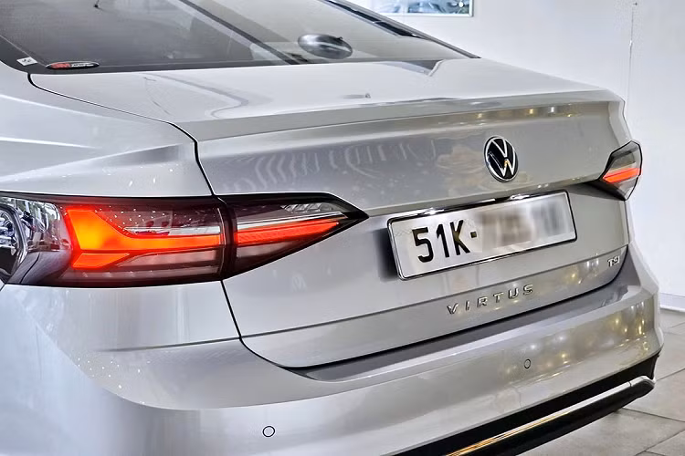 Volkswagen Virtus đắt nhất phân khúc sedan hạng B tại Việt Nam hiện nay. Vào hồi cuối tháng 6/2023, một số đại lý đã chạy chương trình khuyến mại cho mẫu xe này. Theo đó, một đại lý ở khu vực Hà Nội chạy chương trình ưu đãi 100% lệ phí trước bạ Volkswagen Virtus. Nhờ đó, khách hàng sẽ tiết kiệm được số tiền từ 95 - 128 triệu đồng khi làm thủ tục đăng ký xe, tùy theo phiên bản và tỉnh, thành đăng ký. 