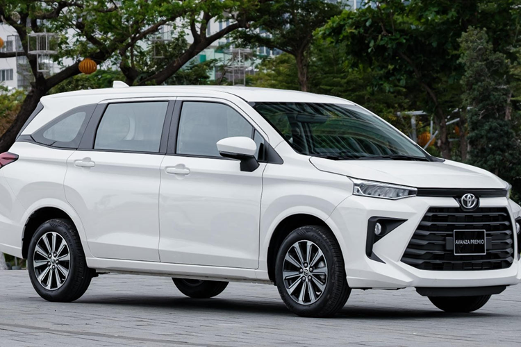 Ngoài ưu đãi chính hãng áp dụng chung, một số đại lý Toyota còn tự giảm giá Avanza và Veloz Cross thêm 5-10 triệu đồng, tùy phiên bản. Cộng thêm Chính phủ ưu đãi 50% lệ phí trước bạ, người mua xe có thể tiết kiệm được gần 70 triệu đồng khi chọn những mẫu xe Toyota này.