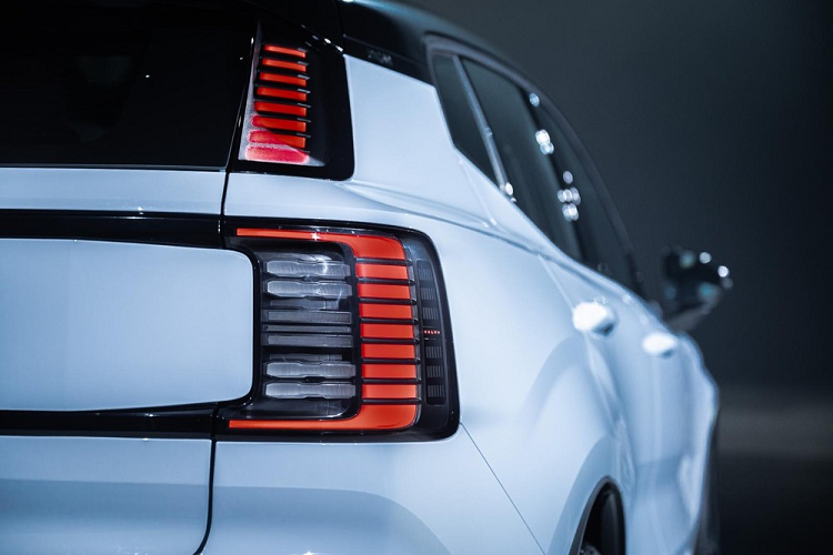 Sức mạnh này cho phép xe tăng tốc từ 0-100 km/h trong thời gian 3,6 giây và đạt vận tốc tối đa 180 km/h. Quãng đường di chuyển tối đa của xe là 460 km.