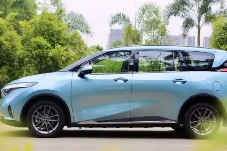 Xe Haima X7 tại Việt Nam được phân phối với 3 phiên bản: Elite, Luxury và Premium. Theo các trang tin tức nước ngoài, Haima 7X là một trong những mẫu MPV cỡ trung có ngoại hình hấp dẫn khi được thiết kế bởi Pininfarina.