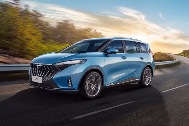 Số đo dài x rộng x cao của Haima 7X lần lượt là 4.815 x 1.874 x 1.720 (mm), chiều dài cơ sở 2.860mm. Về truyền động, Haima 7X bản Elite dùng động cơ tăng áp 1.5L, cho công suất 165 mã lực và mô men xoắn 240 Nm. Còn bản Luxury và Premium dùng động cơ tăng áp 1.6L, cho công suất 191,7 mã lực và mô men xoắn 293 Nm. Tất cả dùng hộp số tự động 6 cấp và hệ dẫn động cầu trước. 