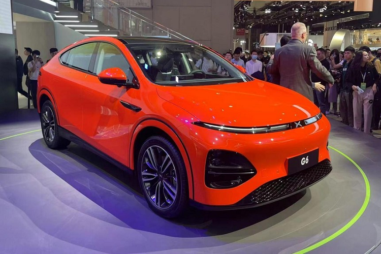 Giá xe Xpeng G6 2023 được tiết lộ từ 239.900 nhân dân tệ đến 299.900 (tương đương 818 triệu đồng đến 1,02 tỷ đồng), một mức giá bán không quá cao, có thể chấp nhận, thậm chí là hời so với những công nghệ mà hãng xe Xiaopeng Motors mang lên cho Xpeng G6.