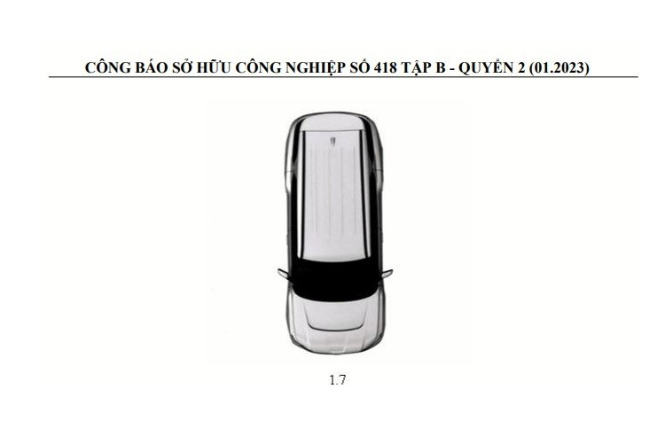 Thay đổi tiếp theo trên đầu xe là cản trước với hốc gió trung tâm mới. Hốc gió này không tích hợp dải đèn sương mù dạng LED như trước. Thay vào đó, dải đèn sương mù của xe lại được chuyển lên phía trên và vắt ngang khe gió nằm dọc khá lớn. Trong khi đó, thiết kế bên sườn của chiếc VinFast VF9 vẫn giữ nguyên như cũ, bao gồm cả cửa sổ, cột C tạo điểm nhấn, tay nắm cửa nằm chìm vào thân xe và vành la-zăng 5 chấu kép phối 2 màu.