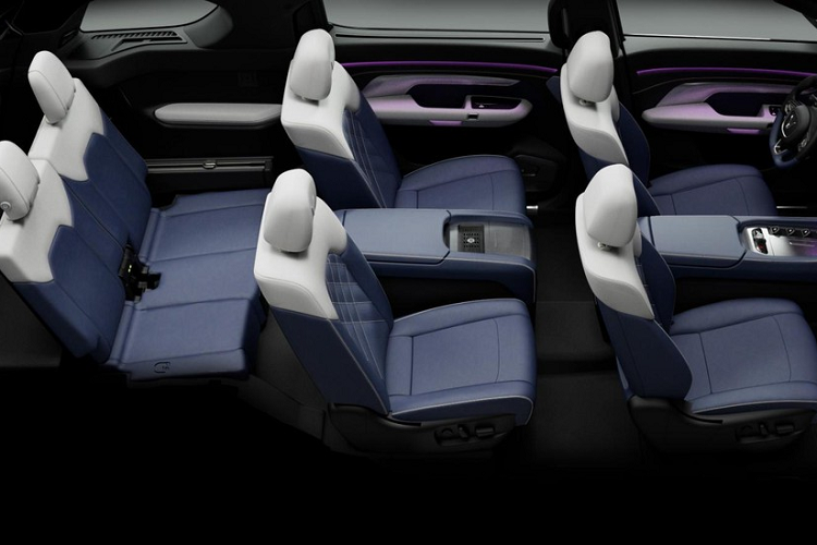 Kể từ ngày 1/9/2022, khách hàng chỉ được chọn gói thuê pin cố định, không giới hạn số km/tháng, với giá 6,49 triệu đồng/tháng. Chi phí thuê pin này được cố định trong suốt vòng đời của sản phẩm. Ngoài ra, chính sách thuê pin sẽ được gắn theo số VIN của xe thay vì chủ sở hữu, đề phòng trường hợp chuyển nhượng xe.