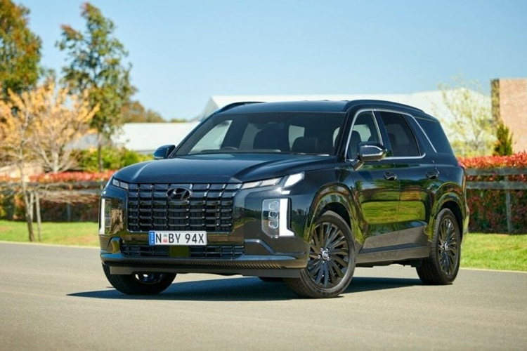 Dòng sản phẩm Hyundai Palisade 2024 mới tại Úc hiện gồm có Elite, Calligraphy và Calligraphy Black Ink. Trong đó, phiên bản Calligraphy Black Ink vừa được bổ sung.