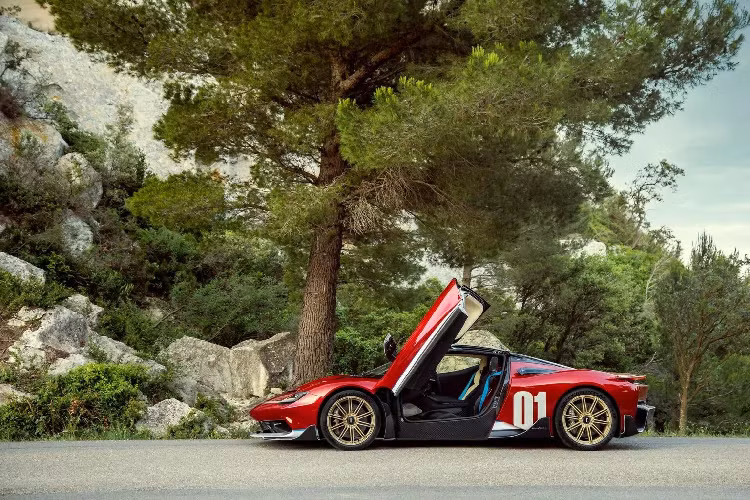 Chỉ có đúng 5 chiếc Battista Edizione Nino Farina 2023 mới được lên kế hoạch sản xuất, mỗi chiếc có ý nghĩa kỷ niệm về một cột mốc quan trọng trong suốt cuộc đời và sự nghiệp của ông Giuseppe 'Nino' Farina.