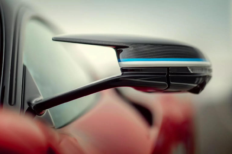 Không có thay đổi nào được thực hiện đối với hệ thống truyền động của bản đặc biệt so với bản tiêu chuẩn. Vẫn là 4 mô-tơ điện kết hợp để tạo ra công suất 1.900 mã lực và mô-men xoắn 2.340 Nm, cho phép xe tăng tốc từ 0-100 km/h trong vòng 1,86 giây và đạt tốc độ tối đa 350 km/h.