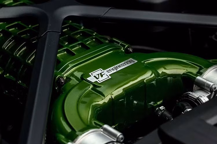 Giải pháp này sẽ không bị ảnh hưởng bởi hiện tượng độ trễ "turbo lag" như khi dùng tăng áp, dù rằng quá trình lắp đặt sẽ cầu kỳ phức tạp hơn. Có tên gọi "VF800", đây thực chất là hệ thống siêu nạp kiểu Roots do hãng Eaton chế tạo với tên thương mại "Eaton TVS2300".