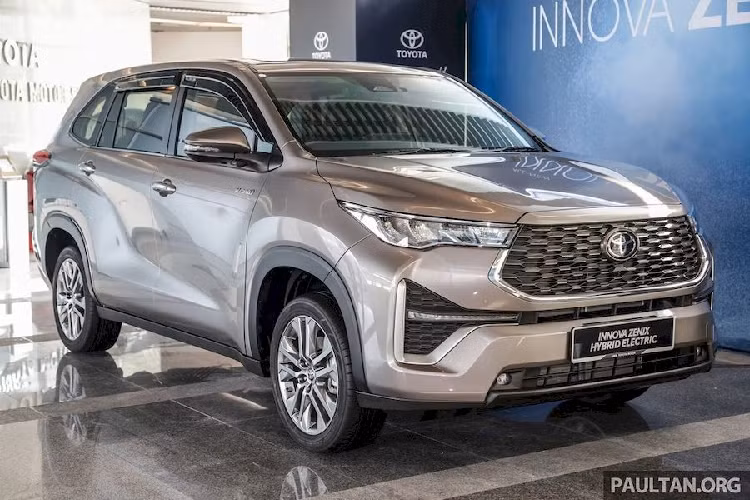 Sau Indonesia và Philippines, Malaysia là quốc gia tiếp theo tại khu vực Đông Nam Á mở bán Toyota Innova thế hệ mới. Ở thị trường này, xe có tên đầy đủ là Toyota Innova Zenix 2023 mới nhằm phân biệt với thế hệ cũ vẫn tiếp tục được bán trên thị trường.