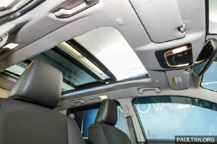 Gói này bao gồm những tính năng như phanh khẩn cấp tự động Pre-Collision System, hệ thống kiểm soát hành trình thích ứng, đèn pha tự động, cảnh báo lệch làn đường, hỗ trợ bám làn đường và hỗ trợ nhận biết biển báo giao thông. Không chỉ vậy, xe còn có hệ thống cảnh báo điểm mù, cảnh báo phương tiện cắt ngang khi lùi, camera 360 độ, cảnh báo áp suất lốp, 8 cảm biến hỗ trợ đỗ xe chia đều trước/sau và camera hành trình. Cung cấp sức mạnh cho Toyota Innova Zenix 2023 vẫn là 2 tùy chọn động cơ: