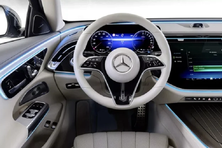 Các phiên bản plug-in hybrid sẽ trang bị nhiều tùy chọn động cơ điện phù hợp với từng phiên bản. Mercedes-Benz E300e và E300e 4Matic trang bị đông cơ điện 127 mã lực cho công suất kết hợp 308 mã lực. Trong khi phiên bản E400e 4Matic có công suất lên đến 376 mã lực với động cơ điện lớn hơn.