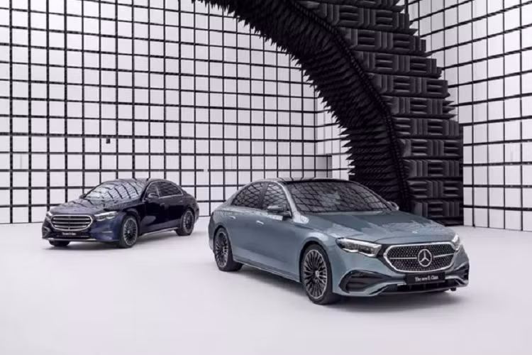 Mercedes E-Class 2024 thiet ke pha cach, ngap cong nghe