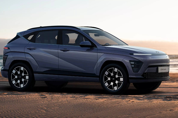 Trong số đó, một loại động cơ xăng hút khí tự nhiên được sắp xếp dành riêng cho những bản cấu hình thấp cấp, rồi đến lượt loại động cơ xăng tăng áp và cuối cùng là cơ chế hybrid kết hợp động cơ xăng hút khí tự nhiên với mô-tơ điện.