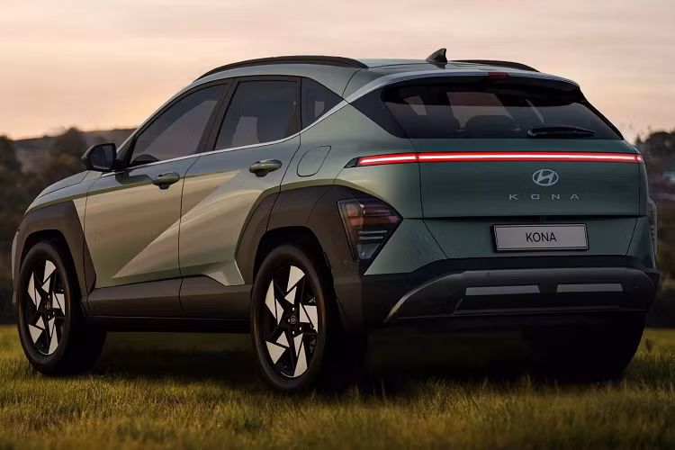 Động cơ này sẽ được đi kèm với hộp số tự động 8 cấp. Bản hybrid sử dụng kết hợp động cơ 1.6L hút khí tự nhiên với mô-tơ đơn cho tổng công suất 140 mã lực và mô-men xoắn 265 Nm.