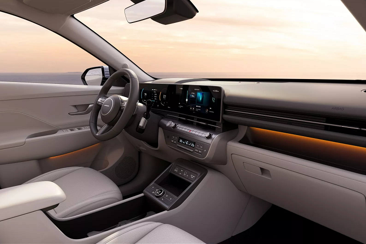 Đầu tiên là động cơ xăng 4 xi-lanh, dung tích 2.0L hút khí tự nhiên mới với công suất tối đa 149 mã lực và mô-men xoắn cực đại 179 Nm, đi cùng hộp số biến thiên vô cấp Smartstream IVT. Thứ hai là động cơ xăng 4 xi-lanh, tăng áp, dung tích 1.6L, tạo ra công suất tối đa 198 mã lực và mô-men xoắn cực đại 265 Nm.