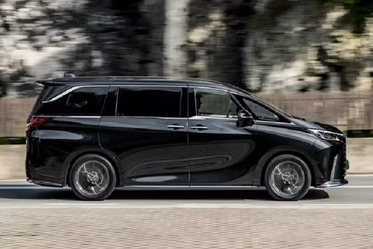 Nhà sản xuất cũng không quên trang bị các tiện ích cao cấp dành cho hàng ghế trước, bao gồm: Màn hình giải trí cảm ứng 14 inch, sạc không dây chuẩn Qi, 2 cổng sạc USB-C, đèn nội thất ambient light, gương chiếu hậu trong xe kỹ thuật số, màn hình hiển thị kính lái HUD…