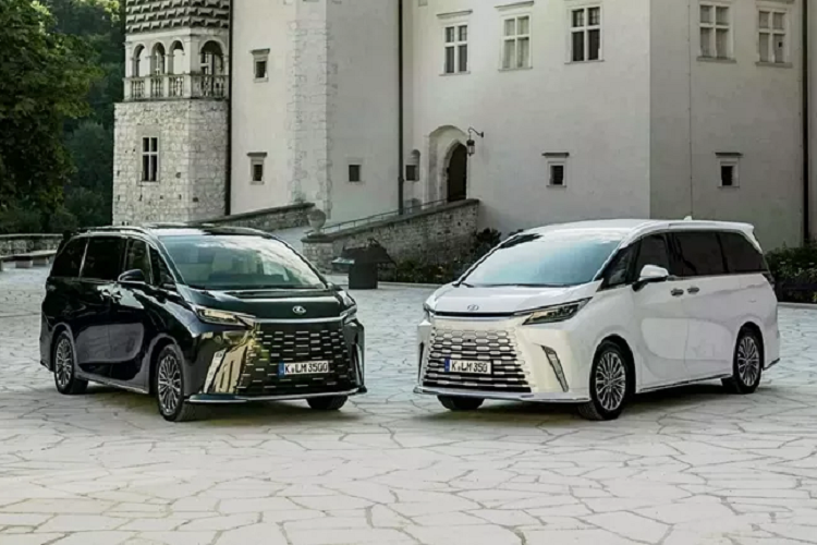 Tương tự các thị trường khác, Lexus LM 2024 bản 4 chỗ là phiên bản cao cấp nhất, được hãng xe Nhật Bản mô tả với khẩu hiệu “is the pinnacle of luxury”, nghĩa là đỉnh cao của sự sang trọng.