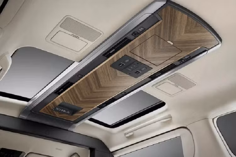 Động cơ trên khi kết hợp với hệ dẫn động bốn bánh toàn thời gian AWD cho thời gian tăng tốc từ 0-100 km/h trong 8,7 giây, và tốc độ tối đa là 190 km/h. Người lái sẽ có 4 chế độ lái gồm Normal, Eco, Sport và Custom.