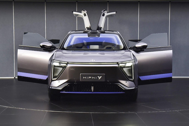 Mô-tơ điện đi với 2 loại pin có dung lượng 76,6 kWh và 115 kWh. Theo chu trình thử nghiệm CLTC tại Trung Quốc, 2 loại pin này mang đến quãng đường di chuyển 560 km, 765 km và 810 km, tùy phiên bản. Cuối cùng là hệ thống treo tay đòn kép phía trước và hệ thống treo độc lập 5 liên kết đằng sau.