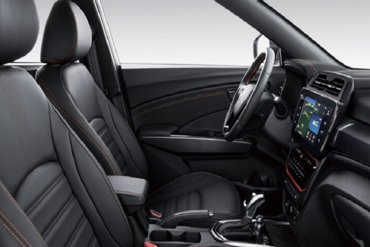 Đặc biệt, mẫu SUV cỡ B này còn được bổ sung động cơ xăng 4 xi-lanh, dung tích 1.6L mới. Động cơ cho công suất tối đa 126 mã lực và mô-men xoắn cực đại 155 Nm đồng thời chỉ tiêu thụ lượng xăng trung bình 11,6 km/lít (khoảng 8,6 lít/100 km).