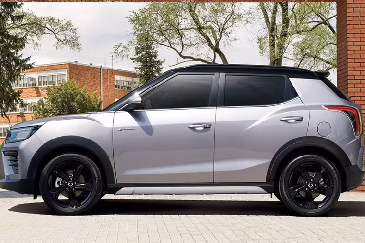 Tùy chọn động cơ thứ hai của xe là máy xăng 4 xi-lanh, tăng áp, dung tích 1.5L cũ, sản sinh công suất tối đa 163 mã lực tại tua máy 5.500 vòng/phút và mô-men xoắn cực đại 260 Nm.