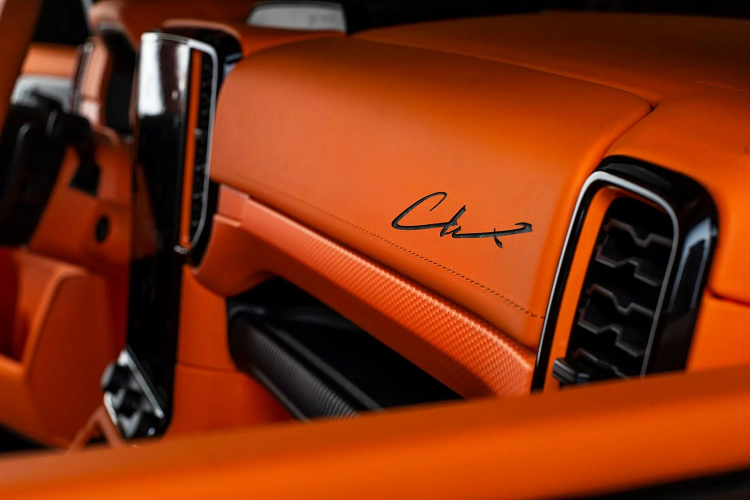 Chi phí thực hiện gói độ CRX T-Rex Pickup. là 99,900 Euro, khoảng 110,739 USD tương đương 2,6 tỷ đồng. Mức chi phí này tăng đánh kể so với giá xe Ranger Raptor 2023 nguyên bản tại Đức.