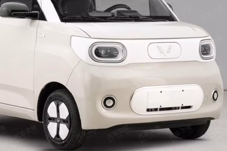 "Trái tim" của Wuling Hongguang Mini EV 2024 tại thị trường nội địa là mô-tơ điện có công suất tối đa 30 kW (khoảng 40 mã lực) và pin lithium-sắt-photphat (LFP). So với phiên bản Macaron cũ, xe mạnh hơn 10 kW (khoảng 14 mã lực).
