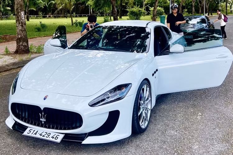 Lý do chúng tôi khẳng định như vậy là người mua chiếc xe thể thao Maserati GranTurismo này là 1 nhà sưu tập, rất hiếm khi bán lại xe, việc bổ sung thêm Maserati GranTurismo vào đội hình xe đã giúp doanh nhân này tăng doanh số cho đội xe với logo cây đinh ba.