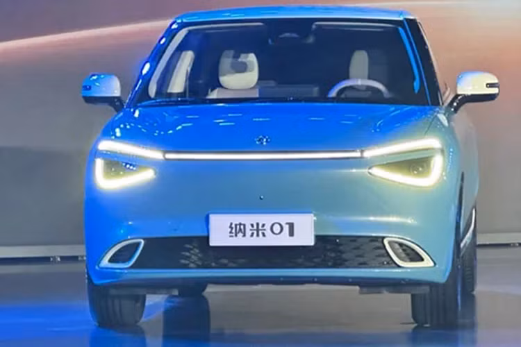 Ngoài ra, ghế xe có thể “nằm phẳng” chỉ bằng một nút bấm, biến ghế ô tô thành “giường đôi”. Xe mới còn sử dụng cửa không khung, hộc kéo đựng găng tay cũng thú vị.