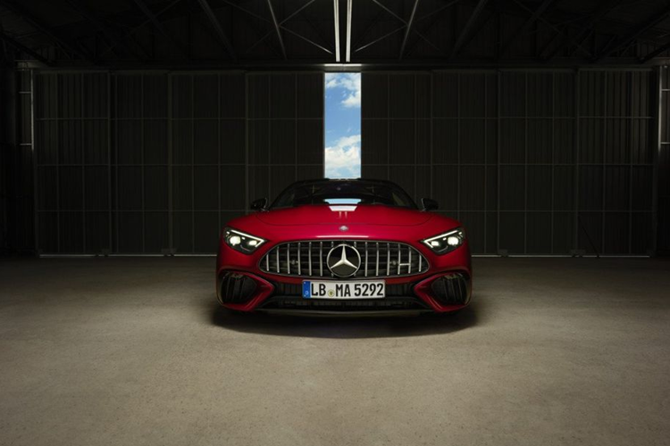 Ở lần quay trở lại này, Mercedes-AMG SL 63 2023 mới sẽ được trang bị khối động cơ PHEV tiết kiệm nhiên liệu. Thông tin chi tiết về trang bị cho phiên bản đặc biệt này tại Việt Nam chưa được công bố chính xác.