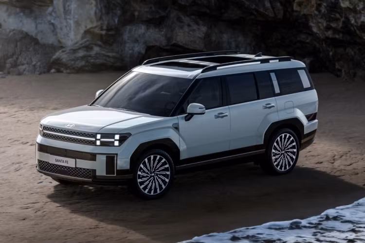 Phiên bản 2WD của xe có lượng xăng tiêu thụ trung bình là 15,5 km/lít (khoảng 6,45 lít/100 km) nếu dùng vành 18 inch. Con số tương ứng của phiên bản AWD là 14 km/lít (7,14 lít/100 km) với vành 18 inch và 13 km/lít (7,69 lít/100 km) với vành 20 inch.