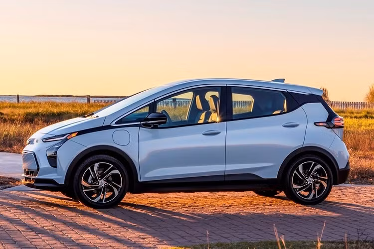 Chu xe Chevrolet Bolt cho 4 nam de thay pin co nguy co chay no