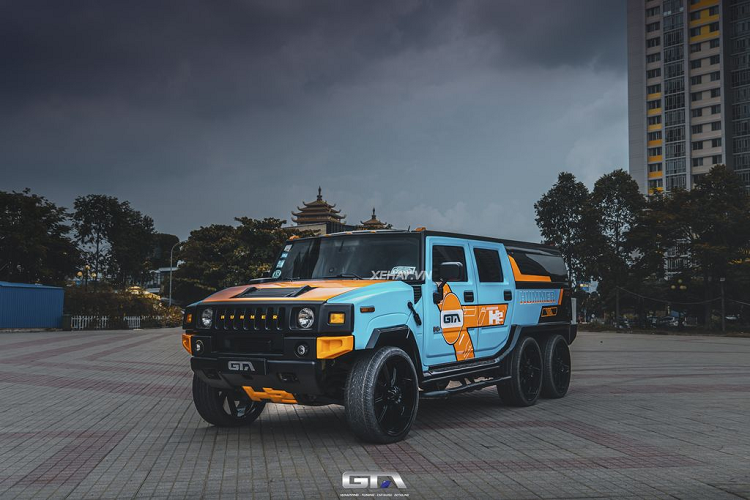  SUV cỡ lớn Hummer H6 Player Edition là số ít mẫu SUV 6 bánh lăn bánh tại Việt Nam. Các mẫu xe 6 bánh khác như Mercedes-Benz G63 AMG 6x6, Ford F-450 Limited hay Dodge Ram 3500 Laramie đều thuộc dòng bán tải.